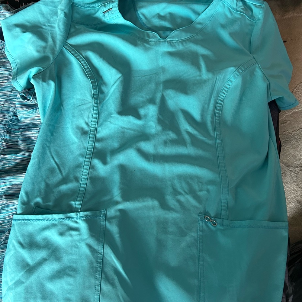 Women Scrub Tops Bundle - Picture 9 of 9